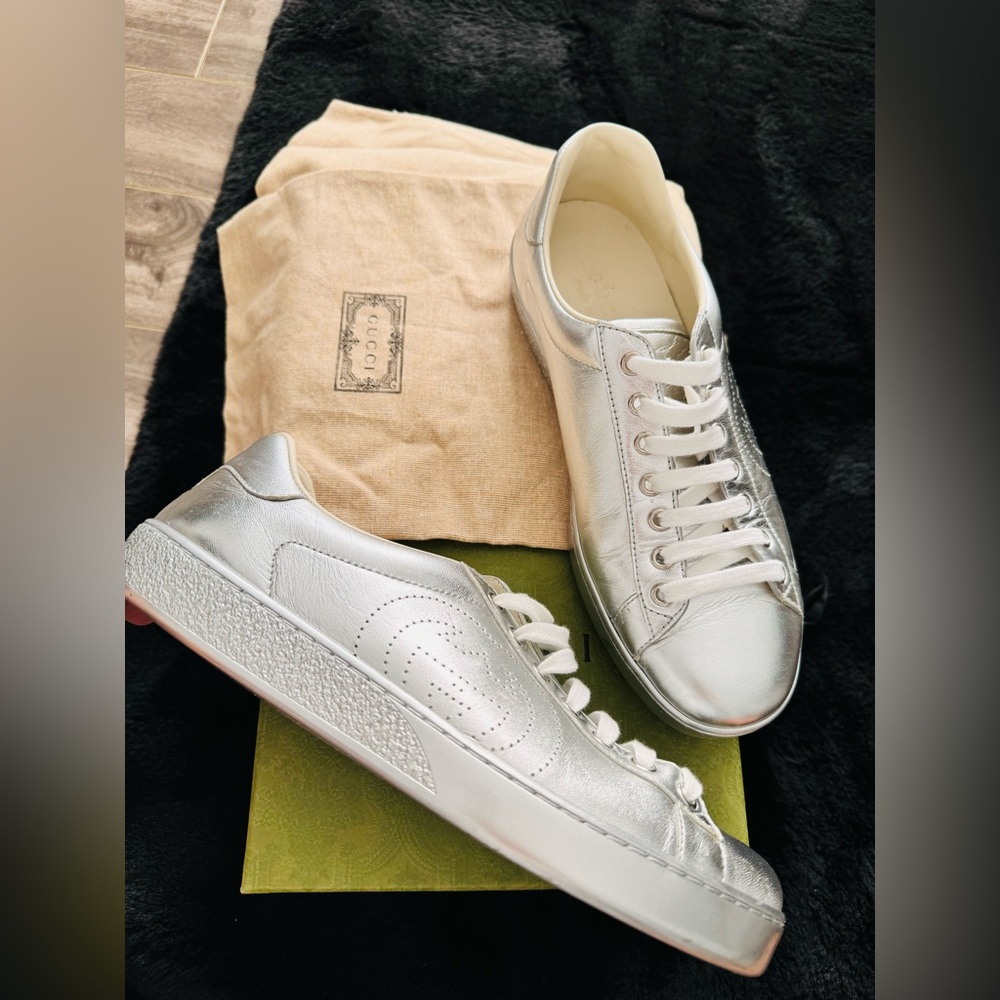 Authentic Gucci silver leather sneakers men’s 6 1/2, women’s 40.